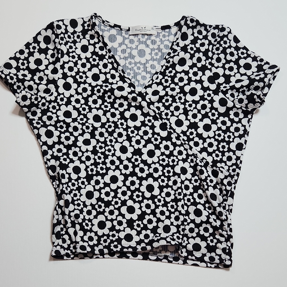 Rebellious Dreamer Black White Daisy Floral Ribbed Wrap Crop Top Women’s XL